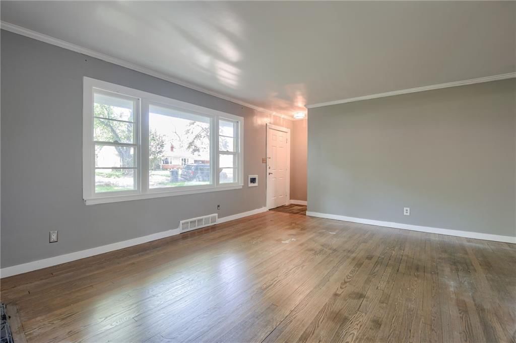 7631 Charlotte Street — photo 3