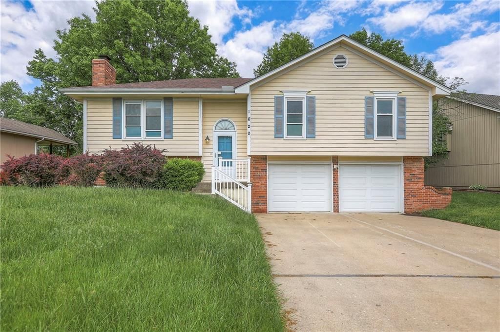 1620 NE Misty Lane, Lee's Summit, MO