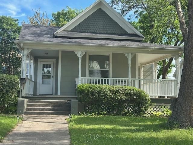 304 E Maple Street — photo 2