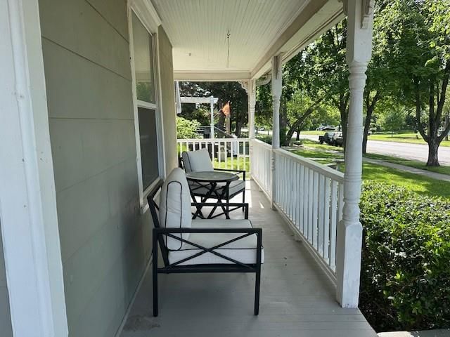 304 E Maple Street — photo 4