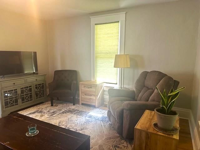 304 E Maple Street — photo 7