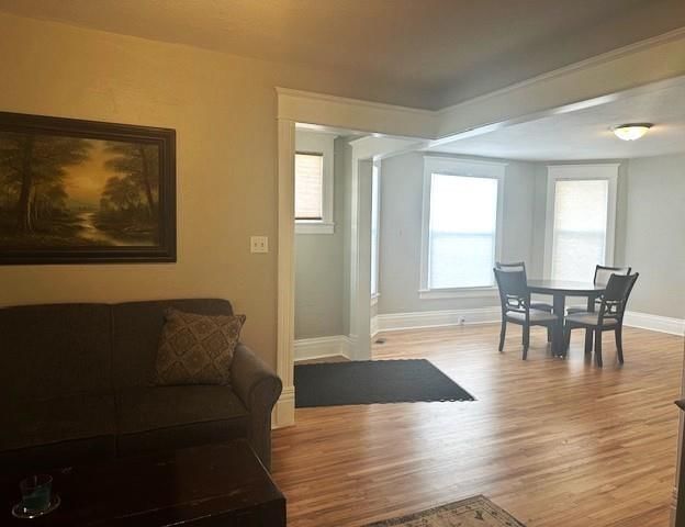 304 E Maple Street — photo 8