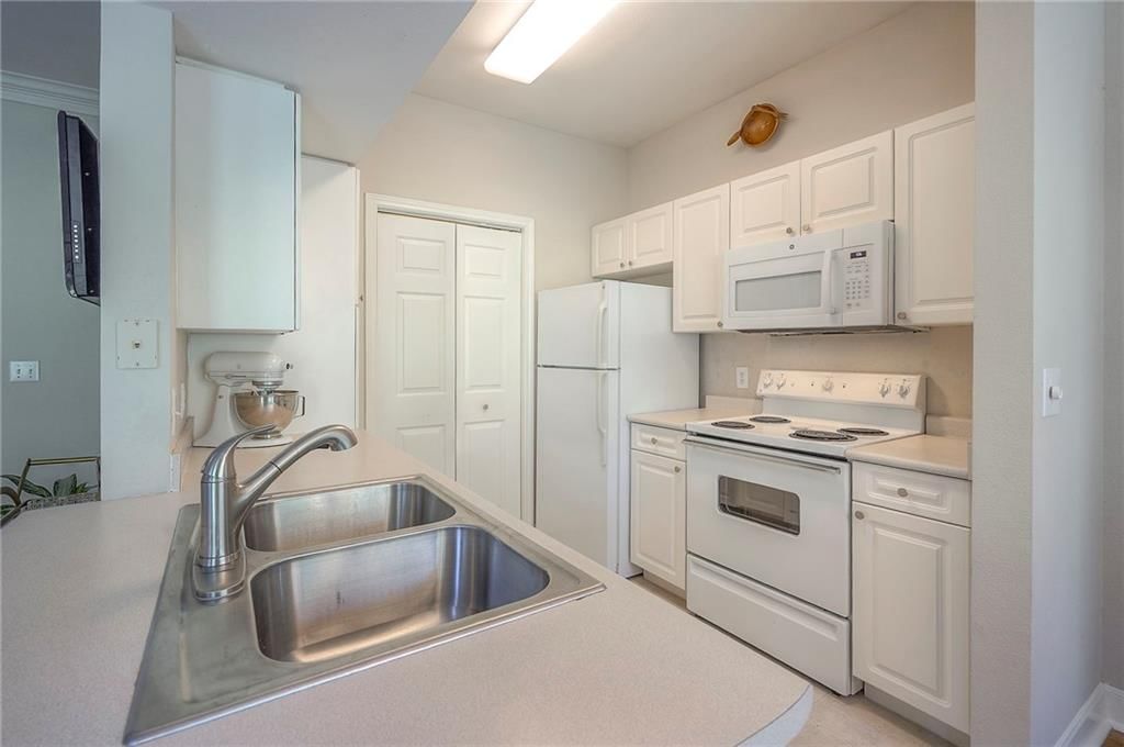 11622 Tomahawk Creek Parkway — photo 10