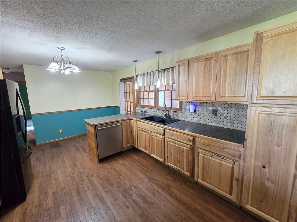217 N Oak Street — photo 16