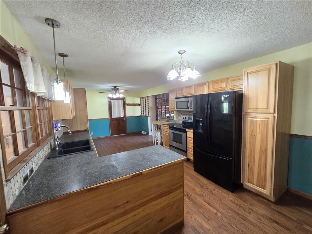 217 N Oak Street — photo 18
