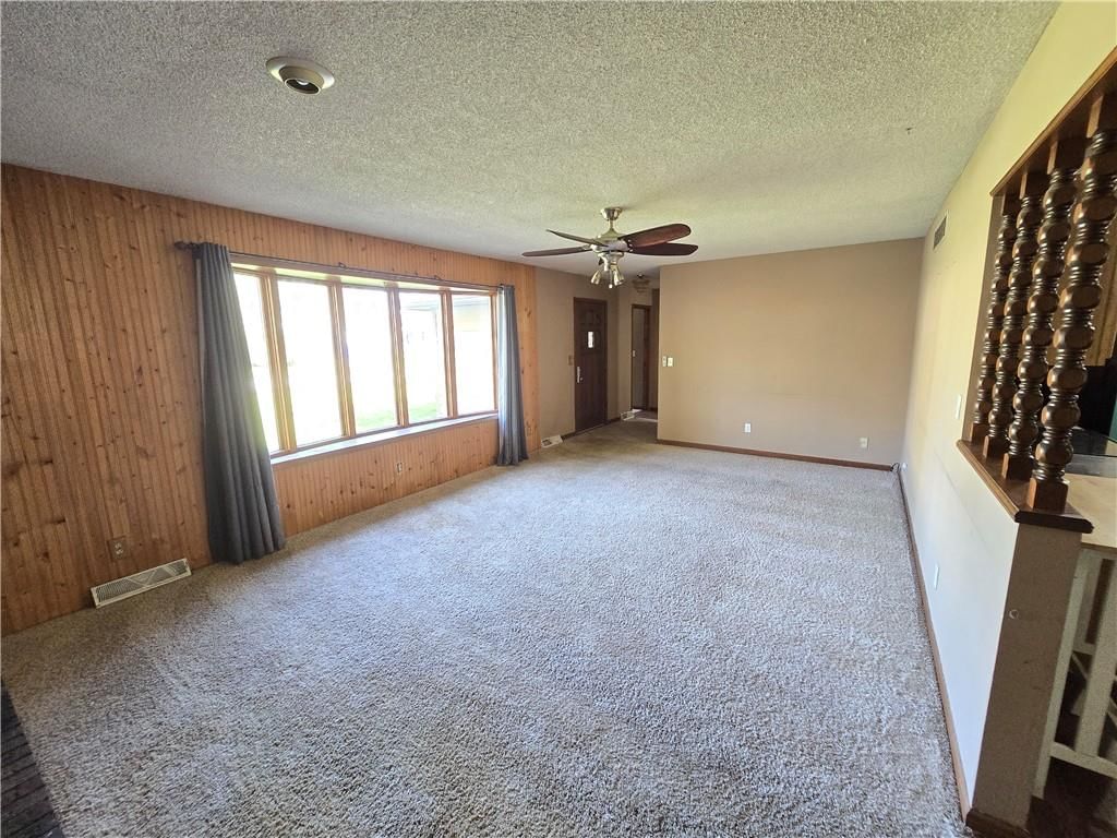 217 N Oak Street — photo 3