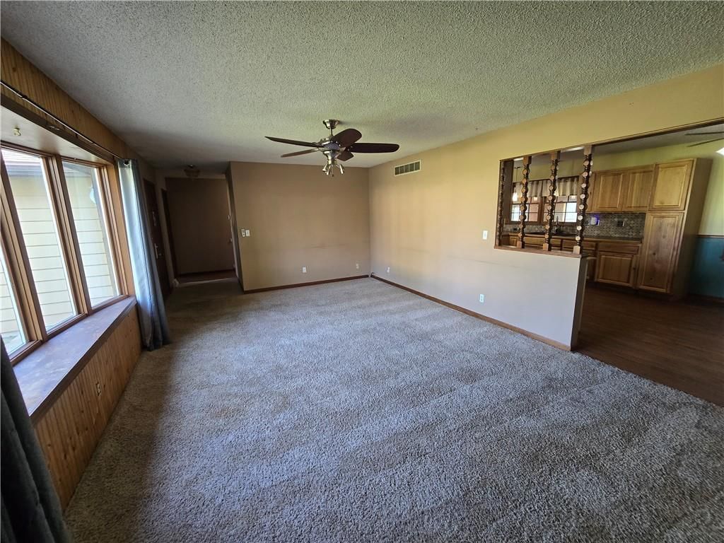 217 N Oak Street — photo 4