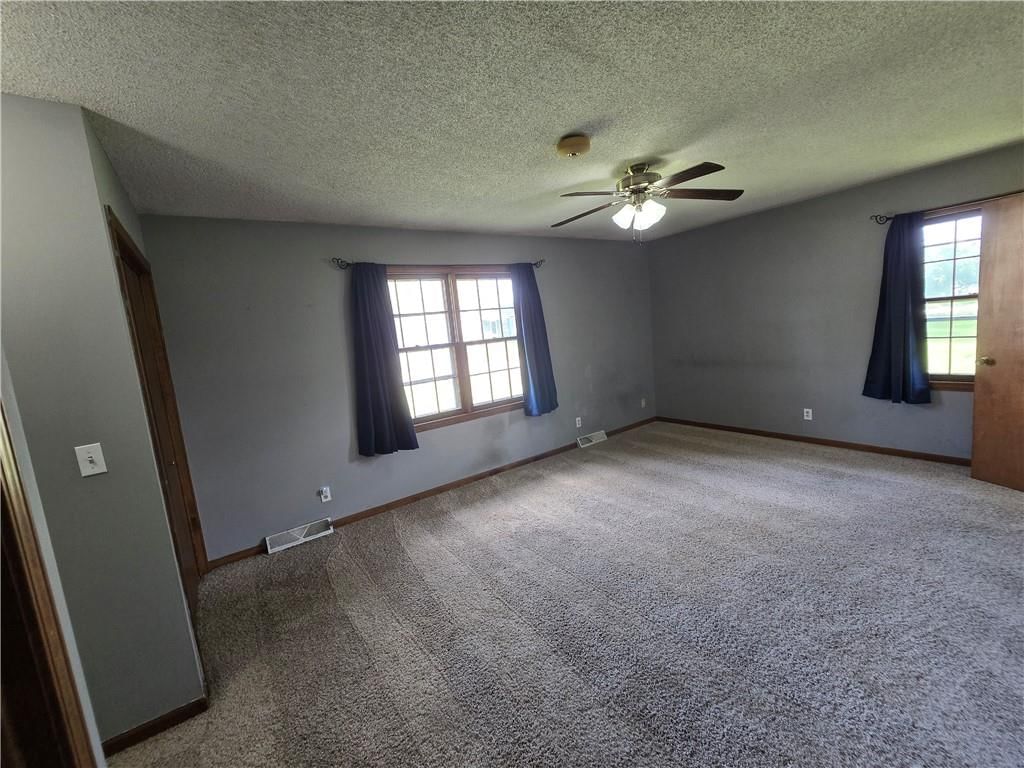 217 N Oak Street — photo 36