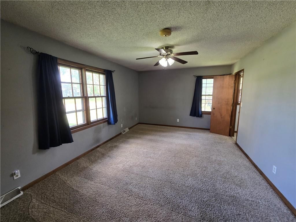 217 N Oak Street — photo 39