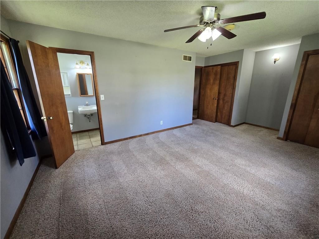 217 N Oak Street — photo 42