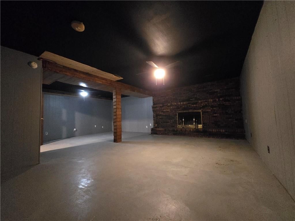 217 N Oak Street — photo 53