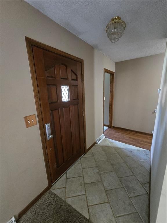 217 N Oak Street — photo 7