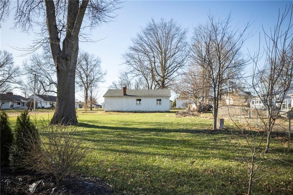 204 E Chestnut Street — photo 33