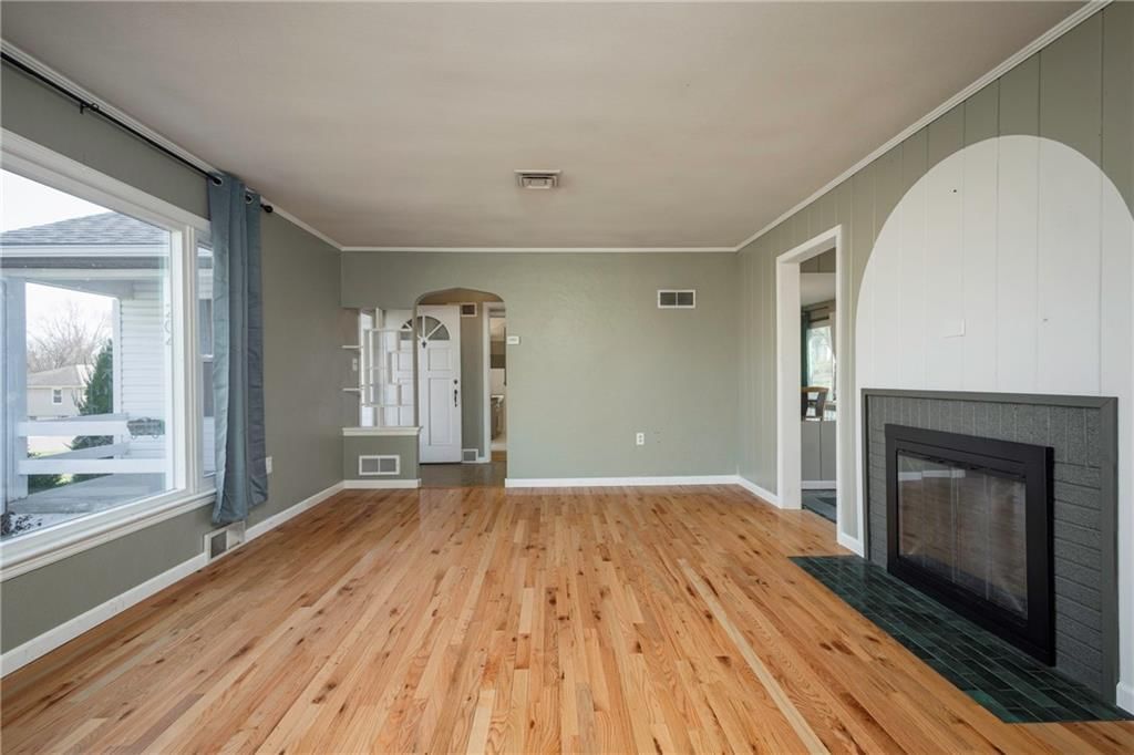 204 E Chestnut Street — photo 9