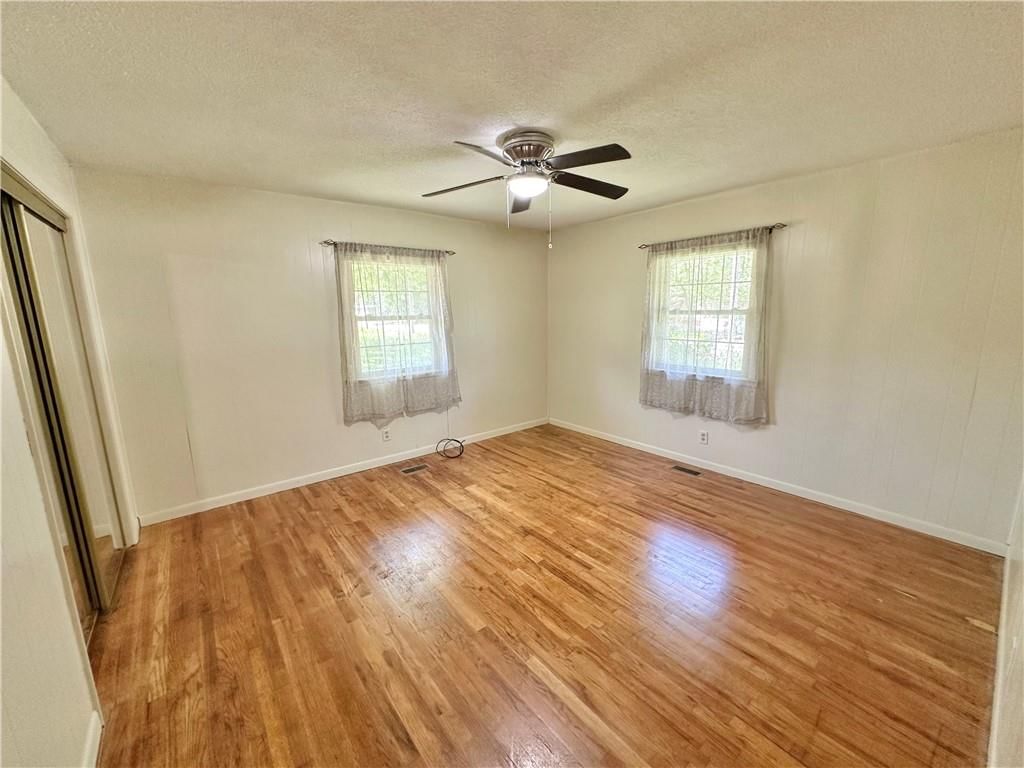 609 E Rose Lane — photo 17