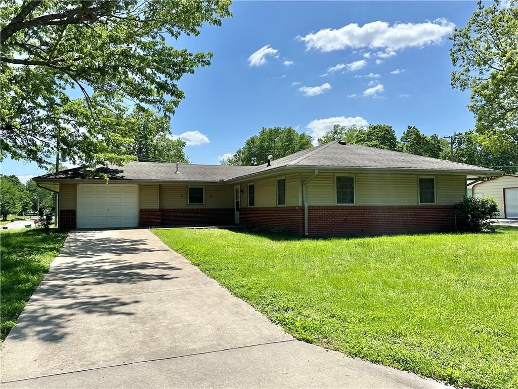 609 E Rose Lane — photo 20