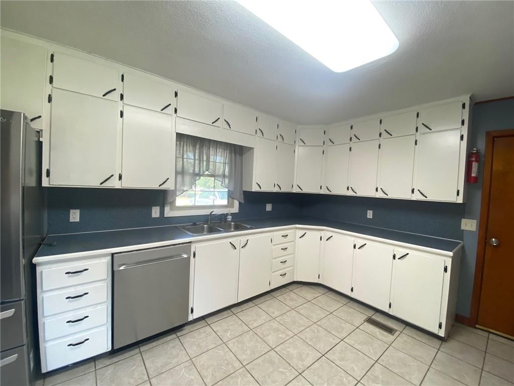609 E Rose Lane — photo 10