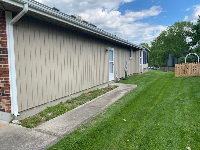 3885 SW Harbor Drive — photo 2