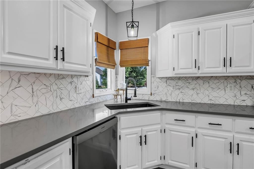 15915 W 161 Terrace — photo 13