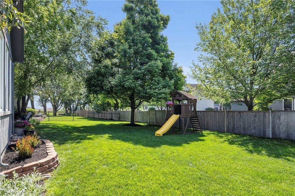 15915 W 161 Terrace — photo 33