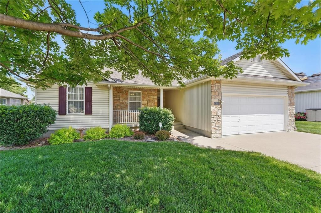 1010 Granada Drive — photo 2