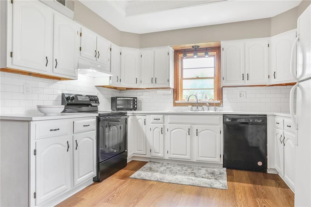 231 S Elm Street — photo 12