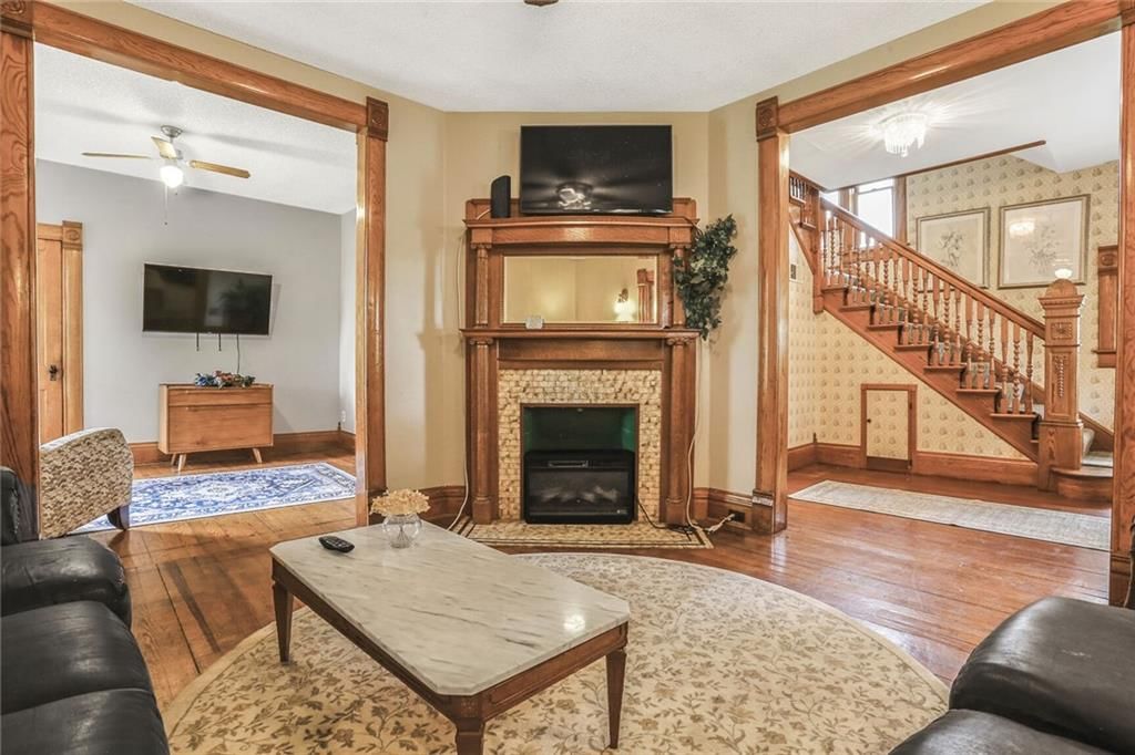 231 S Elm Street — photo 9
