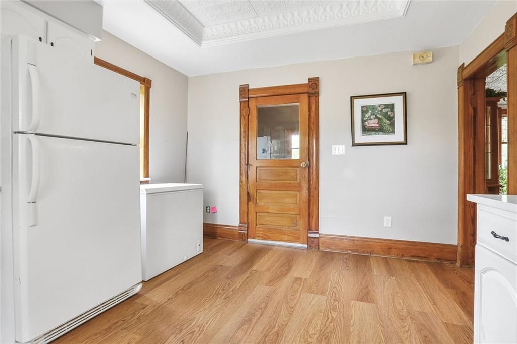 231 S Elm Street — photo 10