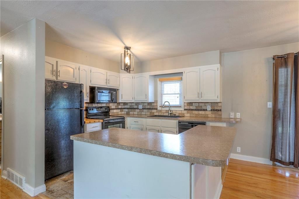 11205 E 49th Street — photo 11