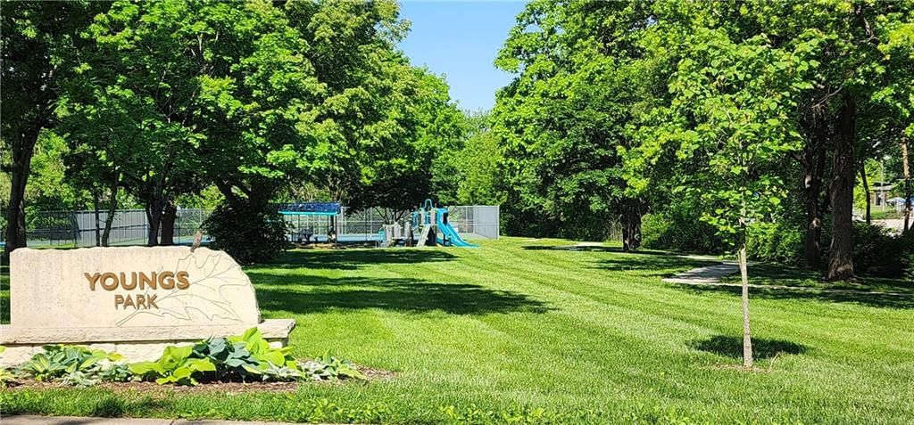 7934 Hemlock Street — photo 27