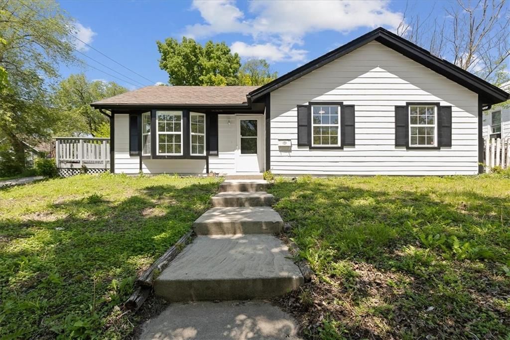 615 Cedar Street, Pleasant Hill, MO