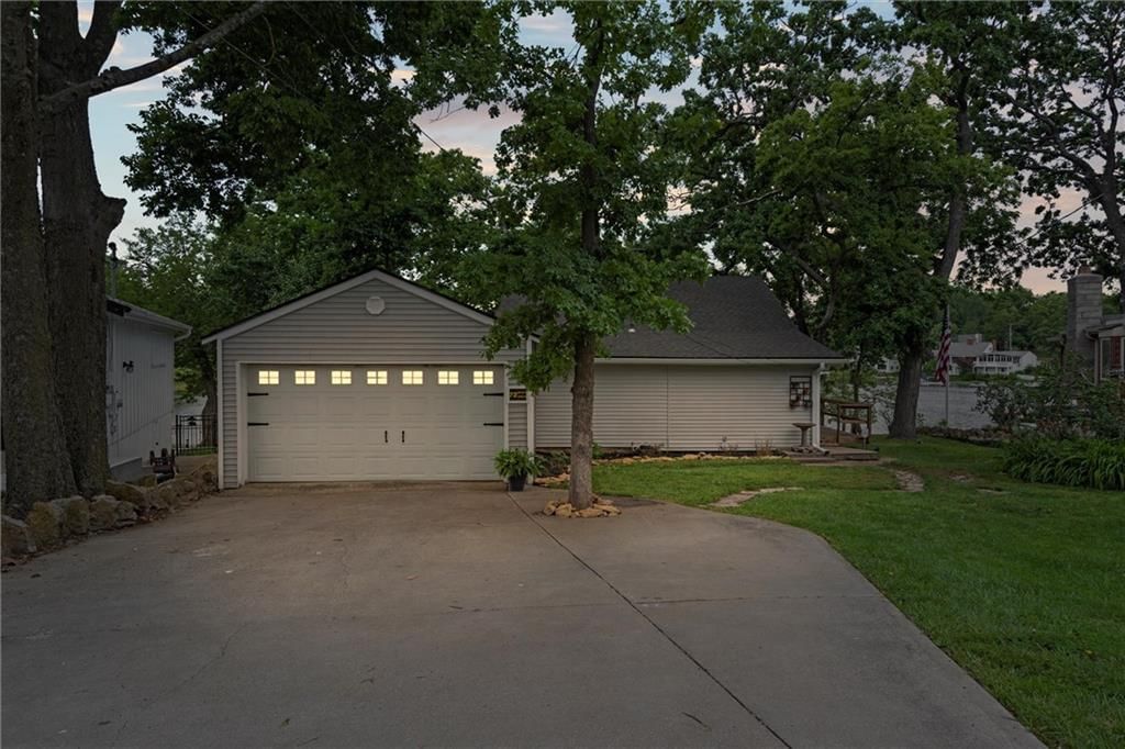 72 Beach Drive — photo 2