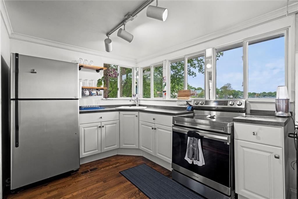 72 Beach Drive — photo 11