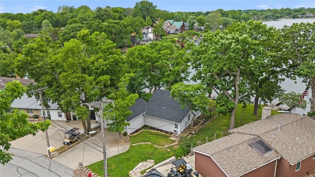 72 Beach Drive — photo 36