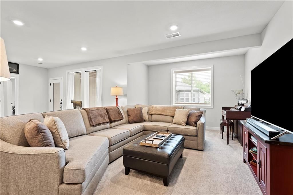 8663 N Allenton Avenue — photo 27