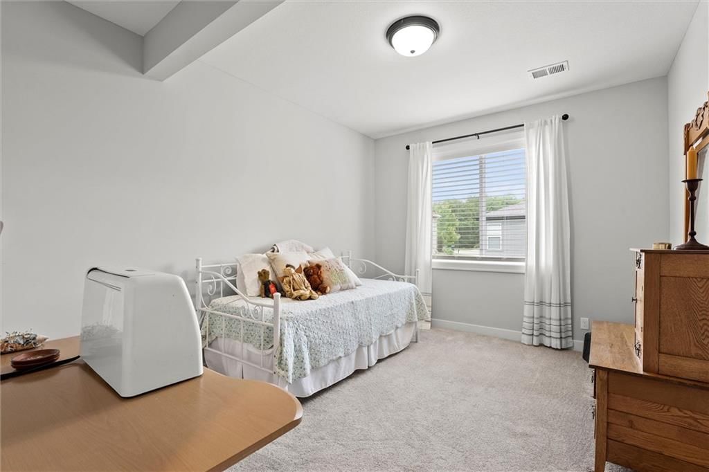 8663 N Allenton Avenue — photo 31