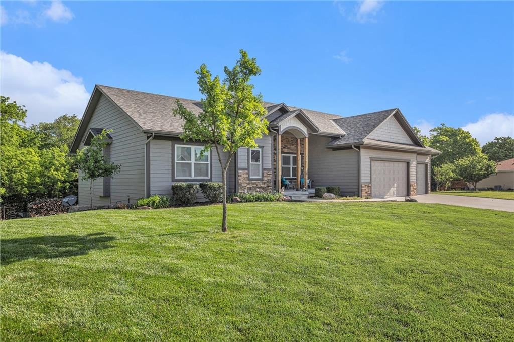 1308 Greenbrier Drive — photo 3