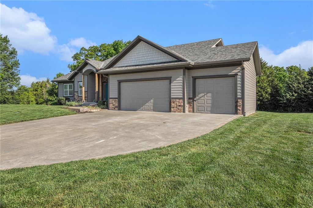 1308 Greenbrier Drive — photo 4