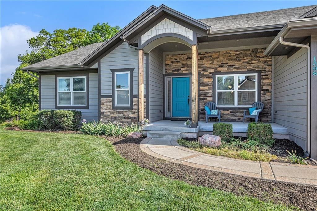 1308 Greenbrier Drive — photo 7