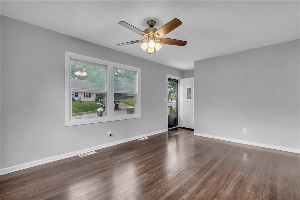 4343 Lister Avenue — photo 9
