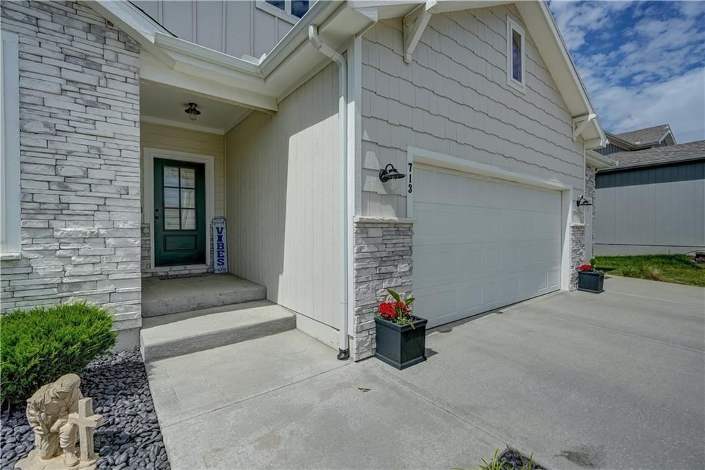 713 SE Colonial Drive — photo 8