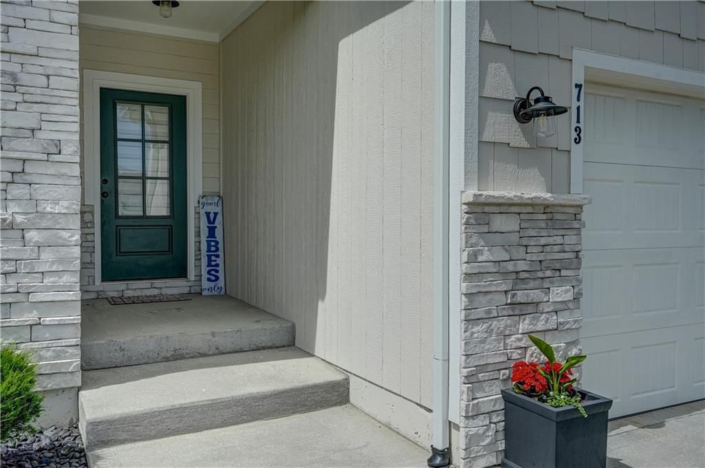 713 SE Colonial Drive — photo 9