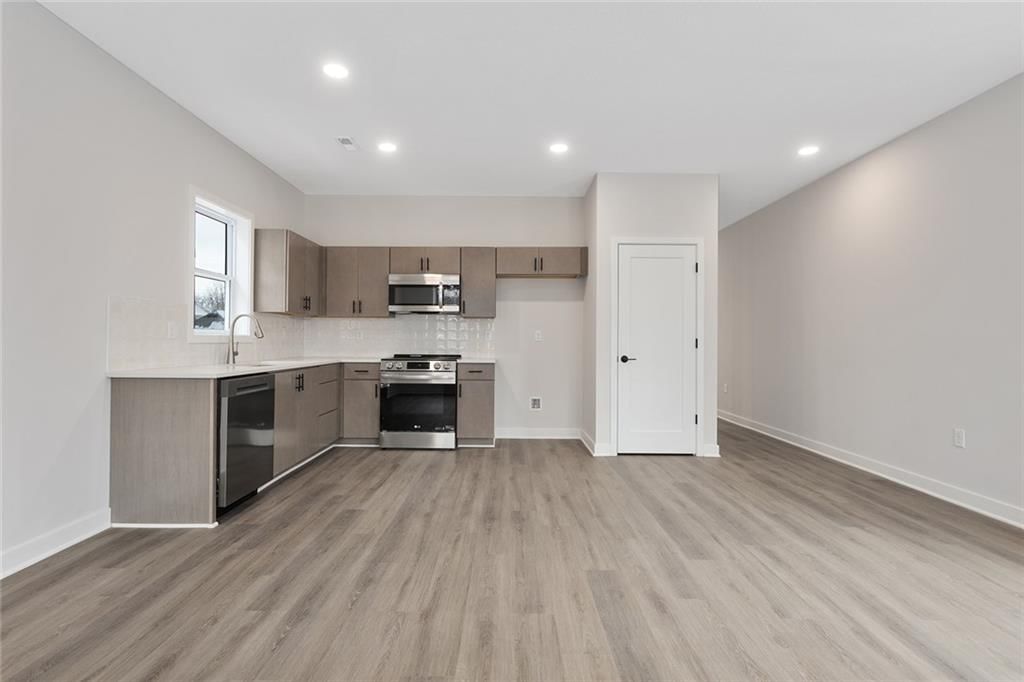 4527 Forest Avenue — photo 8