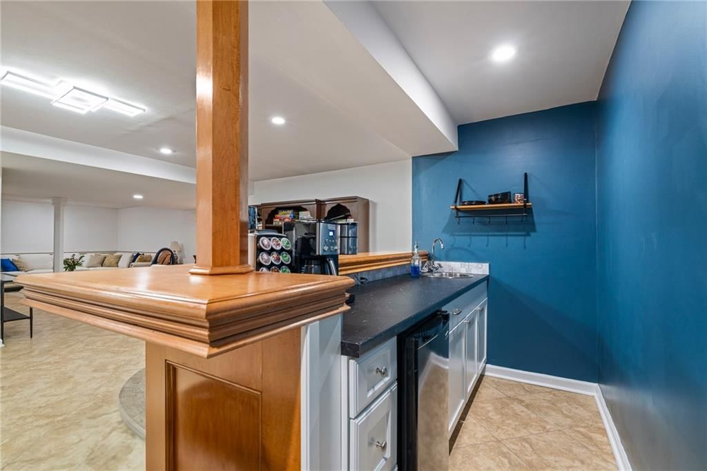 18010 Canterbury Road — photo 48