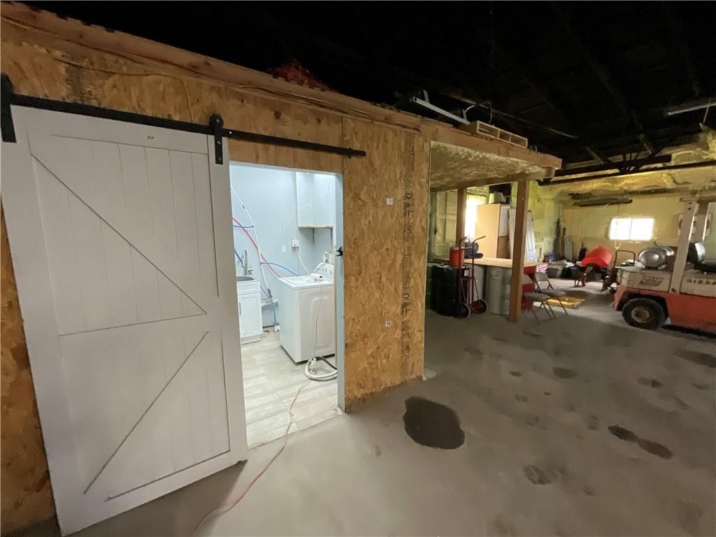103 S Poplar Street — photo 5