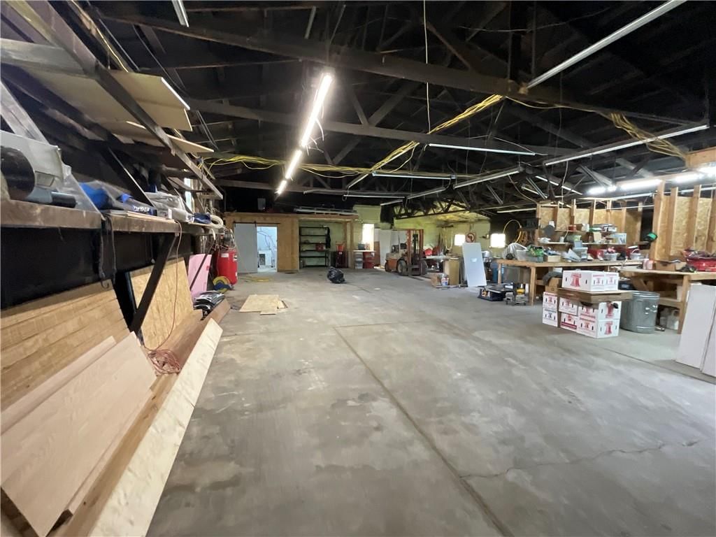 103 S Poplar Street — photo 8