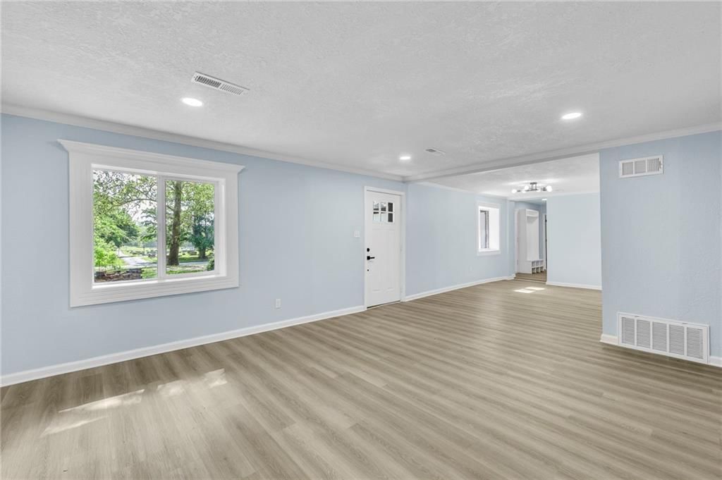242 S Terrace Avenue — photo 5