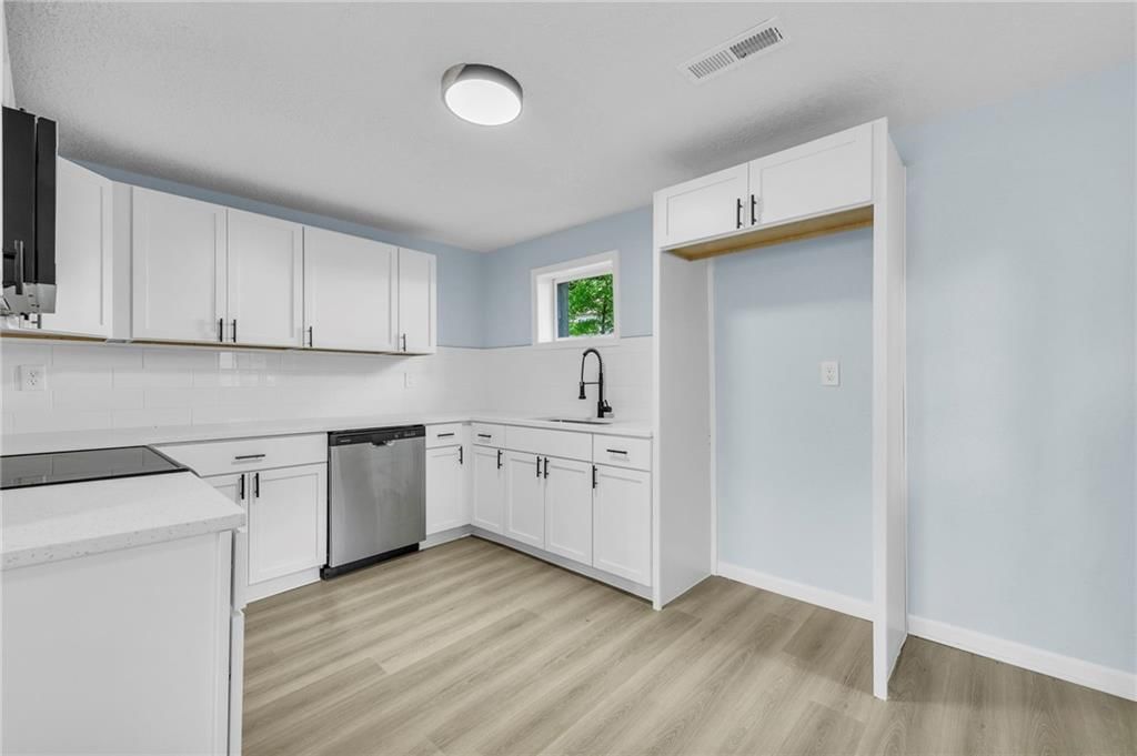 242 S Terrace Avenue — photo 8