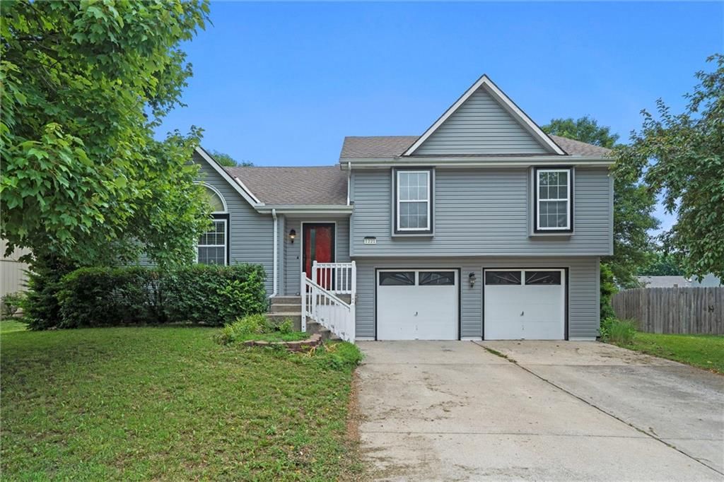 1221 NE BEACON Avenue, Lee's Summit, MO