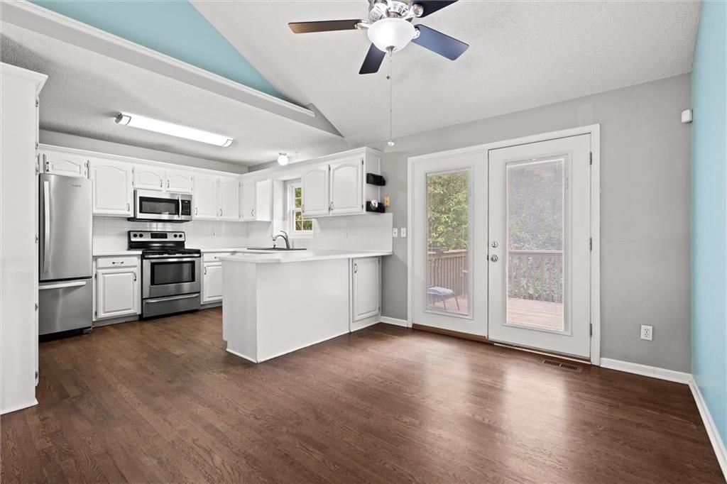 1221 NE BEACON Avenue — photo 14